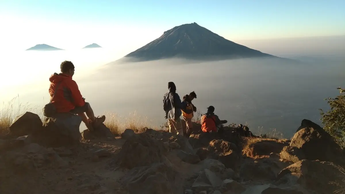 Aktivitas mendaki gunung yang bermanfaat. (Pixabay)