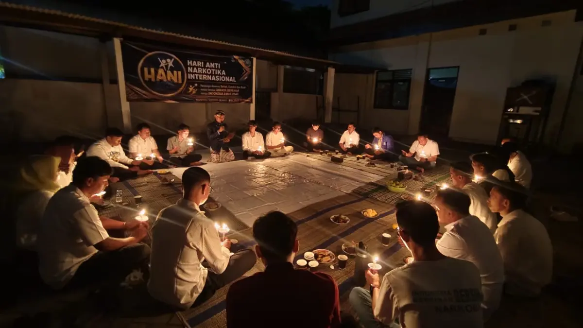 KHIDMAT : Suasana malam yang diikuti oleh mahasiswa berbagai kampus di Kantor BNN Kabupaten Sleman pada Jumat (26/6/2026). Kegiatan tersebut bertujuan untuk membentengi generasi muda dari peredaran gelap narkoba - NANANG FEBRIYANTO