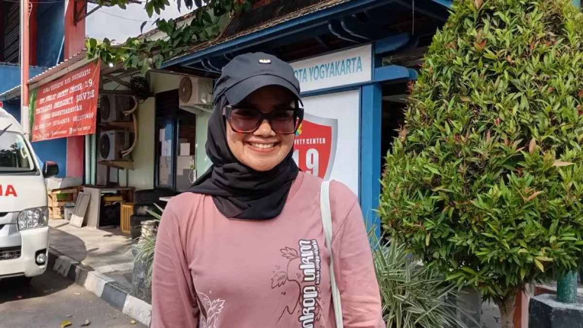 TELATEN: Afiany Erka Kiswarani yang merupakan ASN Pemkot Jogja kini berhasil mengembangkan usaha Dimsum Memayu miliknya. (IWAN NURWANTO/RADAR JOGJA)