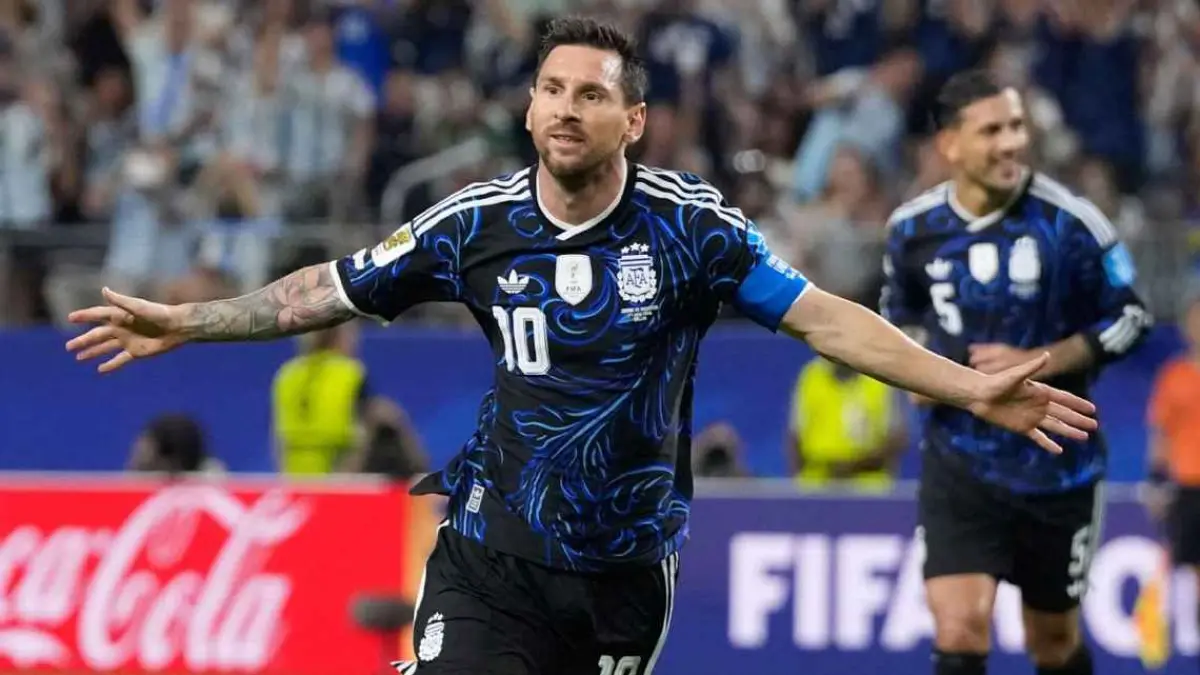 Selebrasi Lionel Messi setelah mencetak gol kemenangan Argentina atas Yordania di laga terakhir fase grup Piala Dunia 2026 pada Minggu (28/06/2026).