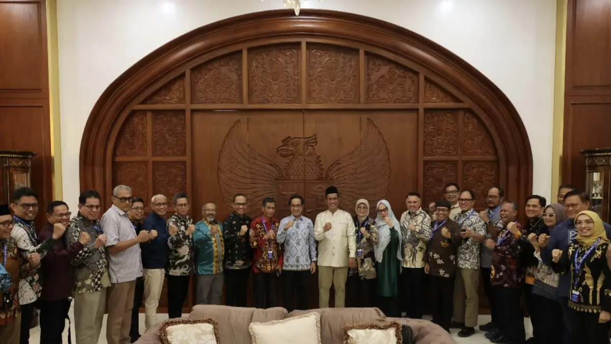 SINERGI: Mentan Amran Sulaiman bersama para rektor dan pimpinan perguruan tinggi dari kawasan Indonesia Timur berkumpul di Jakarta Selatan, Minggu (28/6/2026). 