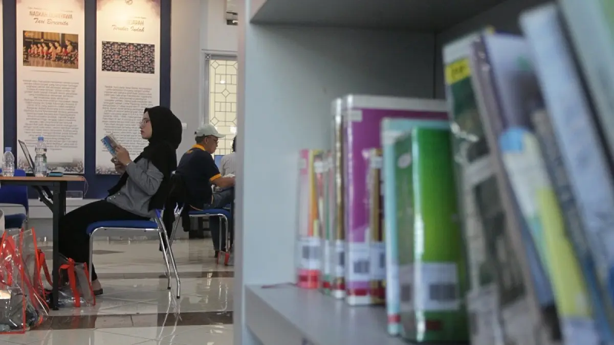 BUTUH PENGEMBANGAN: Pengunjung membaca koleksi buku di Perpustakaan Kota Jogja, Senin (29/6/2026).&nbsp;GUNTUR AGA TIRTANA/RADAR JOGJA