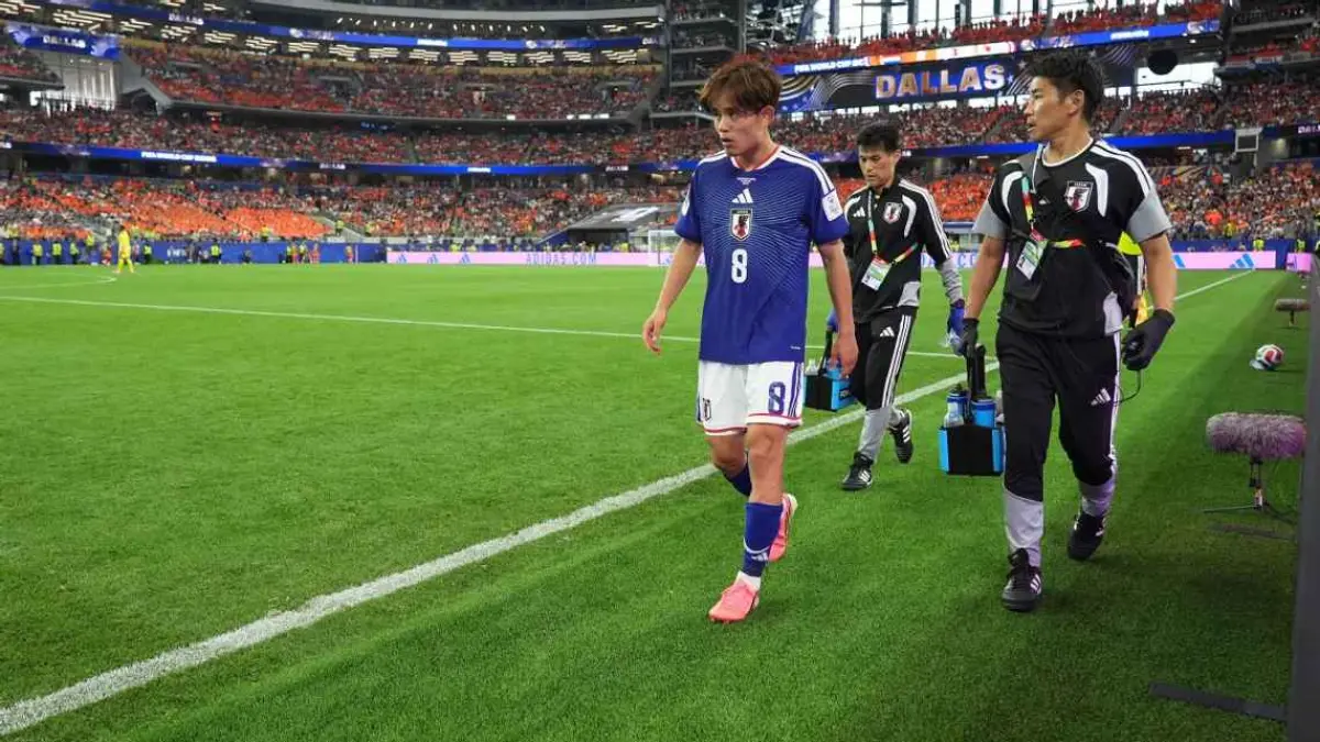 Gelandang Jepang, Takefusa Kubo masih akan absen saat Jepang melawan Brasil di babak 32 besar Piala Dunia 2026. (getty images)