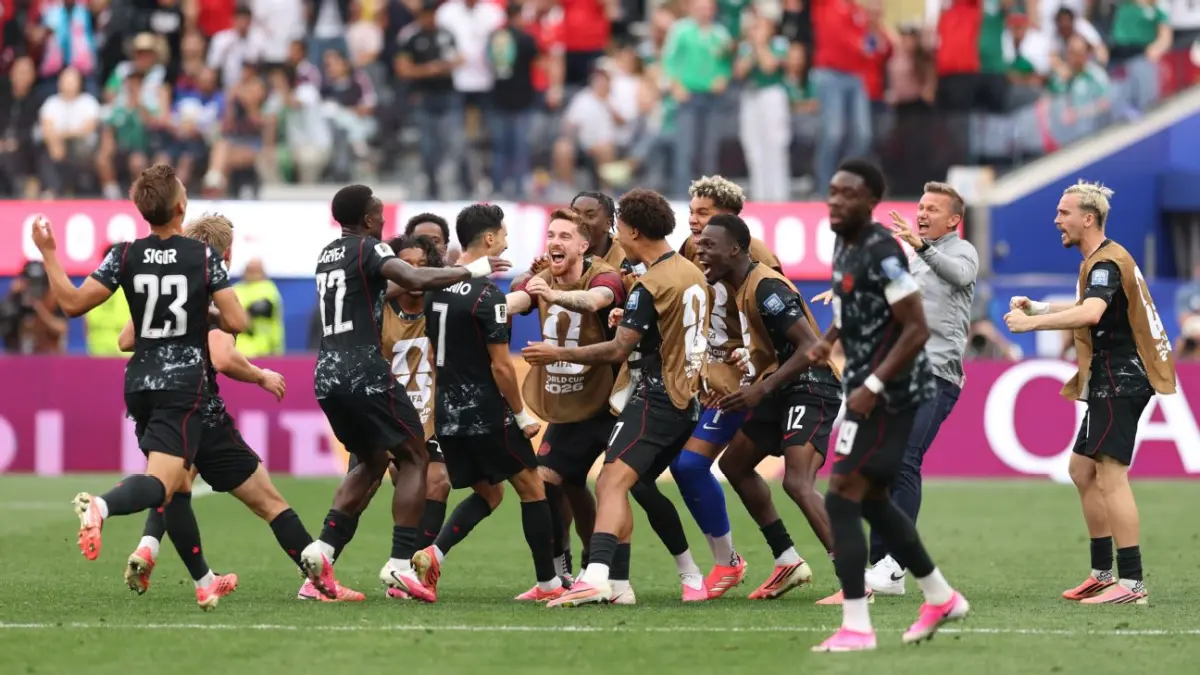 Para pemain Kanada merayakan gol tunggal Stephen Eustaquio dalam kemenangan atas Afrika Selatan untuk memastikan tiket babak 8 besar Piala Dunia 2026 pada Senin (29/06/2026).
