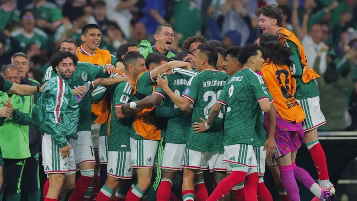 Selebrasi para pemain Meksiko dalam kemenangan atas Ekuador untuk memastikan tiket babak 16 besar Piala Dunia 2026. (getty images)