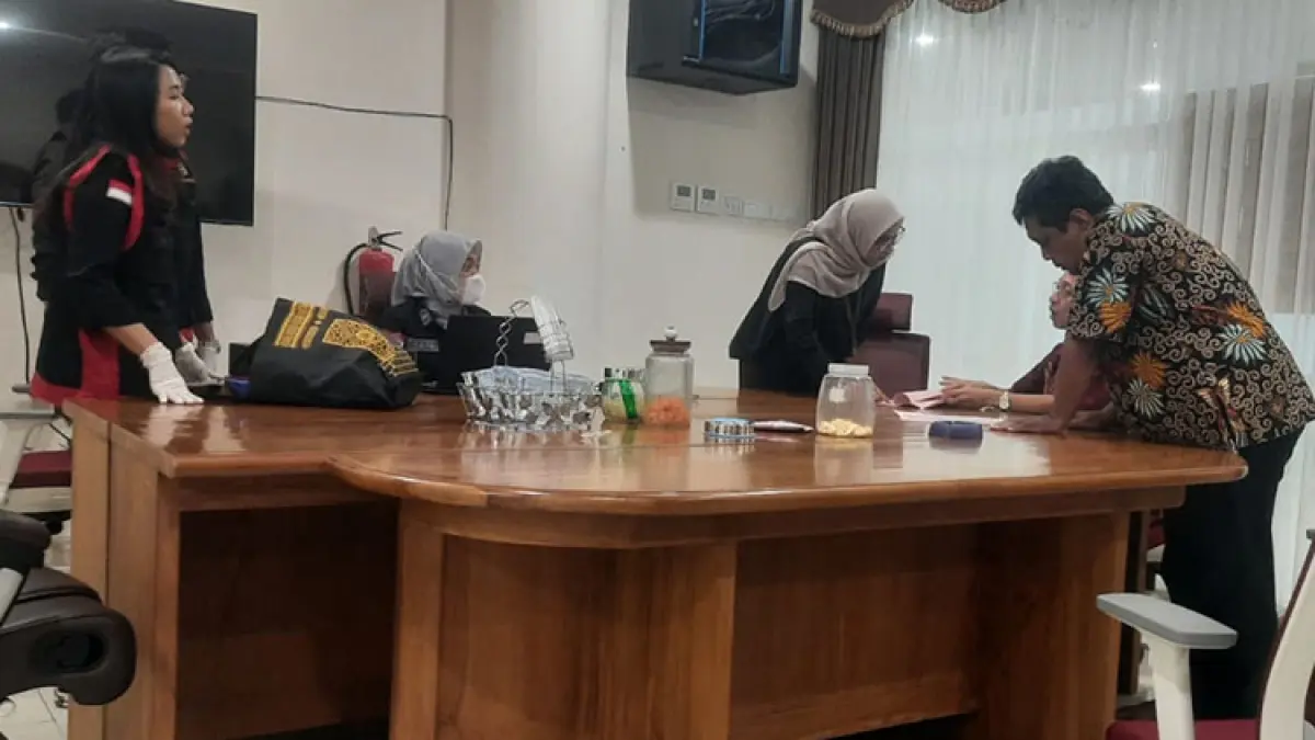 TAK ADA YANG DISITA: Proses penggeledahan Ruang Fraksi PAN di DPRD Sleman, Selasa (30/6/2026). Terkait penanganan kasus korupsi hibah pariwisata yang menyeret anggota DPRD Sleman dari Fraksi PAN Raudi Akmal.