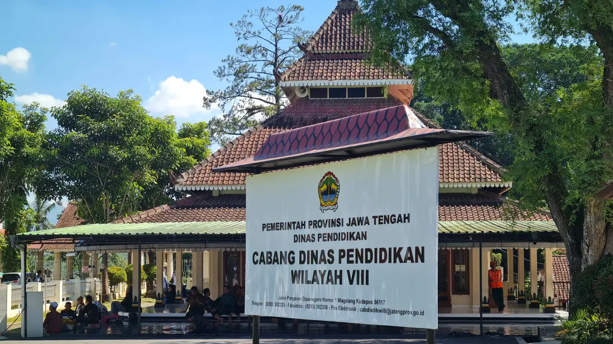 Cabang Dinas Pendidikan Wilayah VIII menyoroti kasus siswa berinisial KJP yang gagal mendaftar ke SMA negeri.
