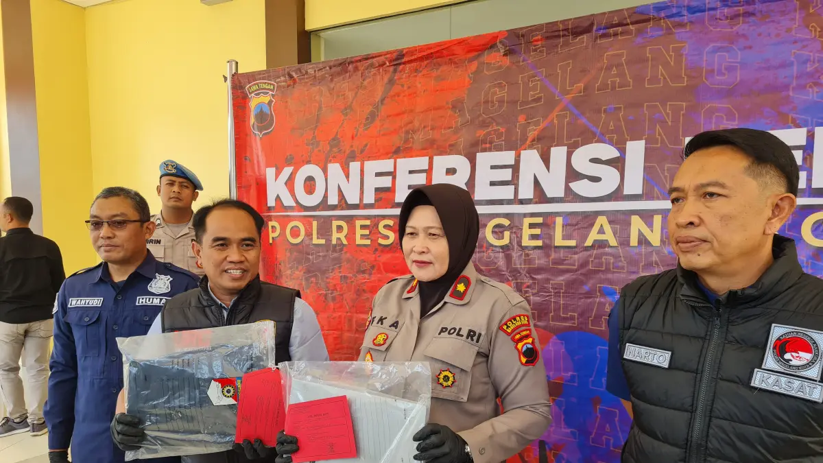 Dua laptop milik SD Negeri 3 Bandongan dicuri dua pemuda dan berhasil ditangkap.