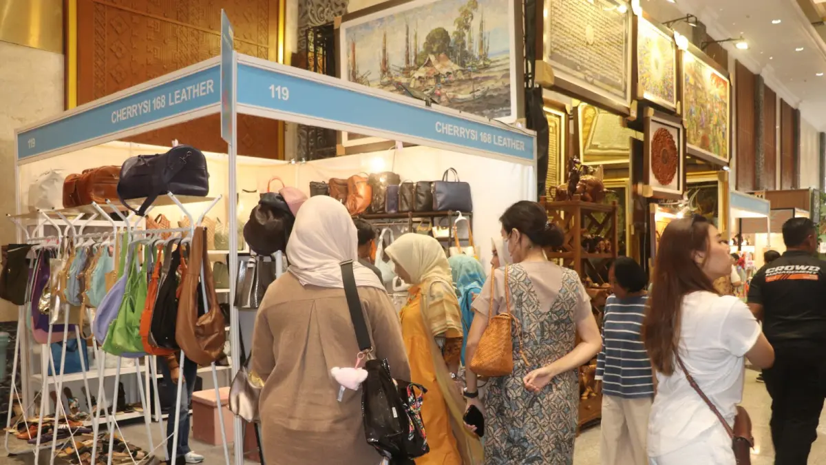 INACRAFT, sebuah platform kolaboratif ini mempertemukan perajin, UMKM, desainer, buyer, investor, serta publik dalam satu rangkaian kegiatan terintegrasi.&nbsp;