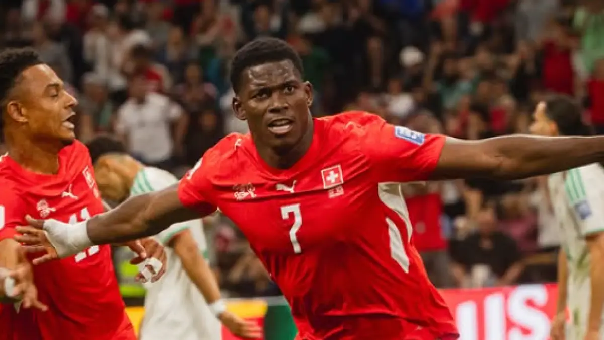 Selebrasi Breel Embolo setelah mencetak gol pembuka dalam kemenangan Swiss atas Aljazair di babak 32 besar Piala Dunia 2026.