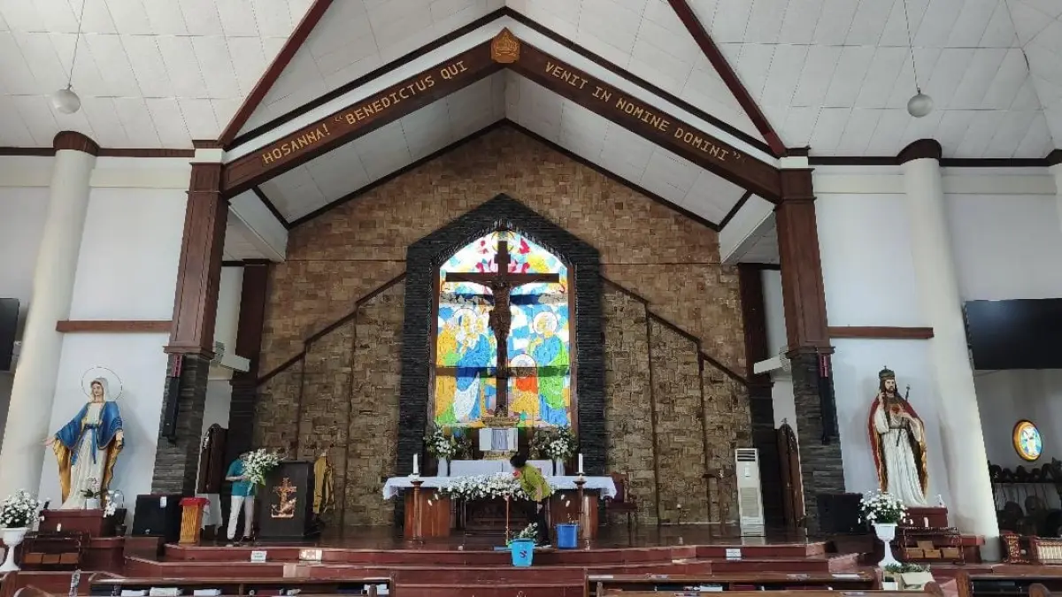 Kaca patri yang berada di Gereja Katolik Kristus Raja Baciro, Jogjakarta. (Foto: Fahmi Fahriza/Radar Jogja)&nbsp;