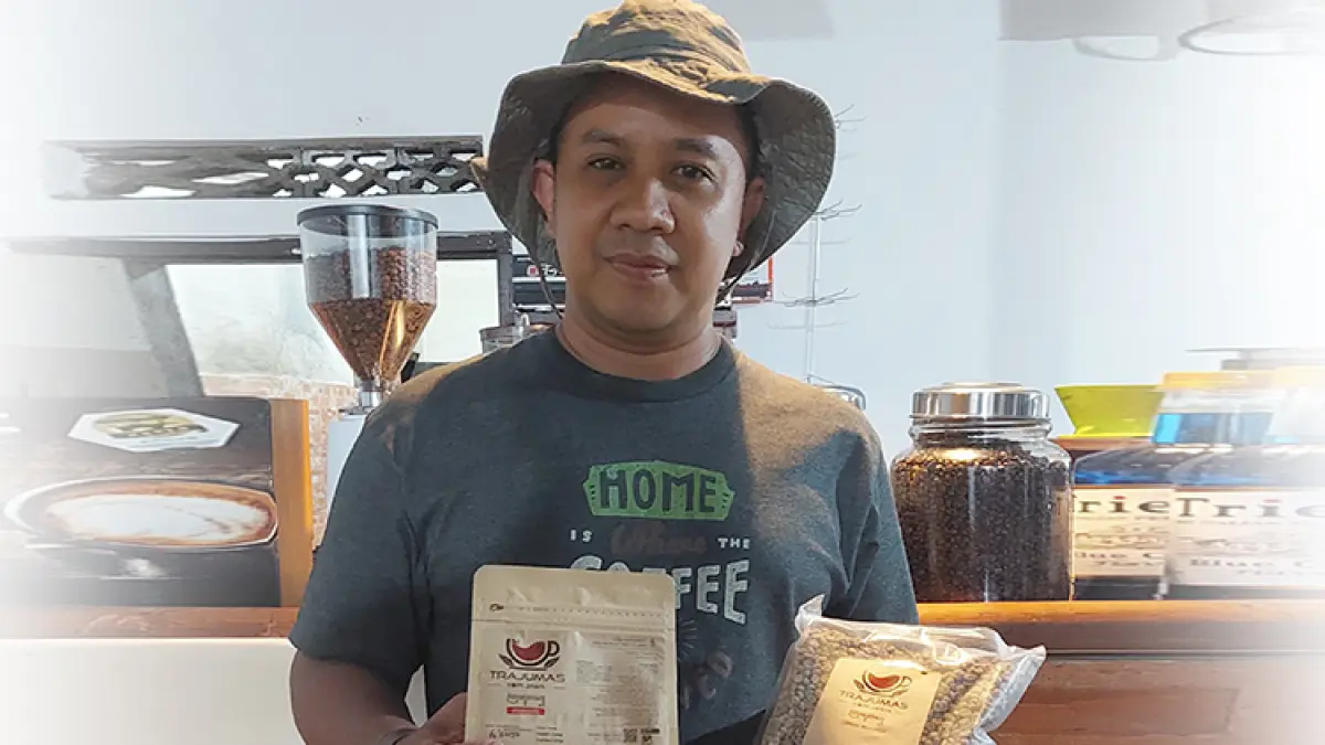 Pemilik Trajumas Java Coffee Agustinus Sulistyo. (Foto: Anom Bagaskoro/Radar Jogja)

