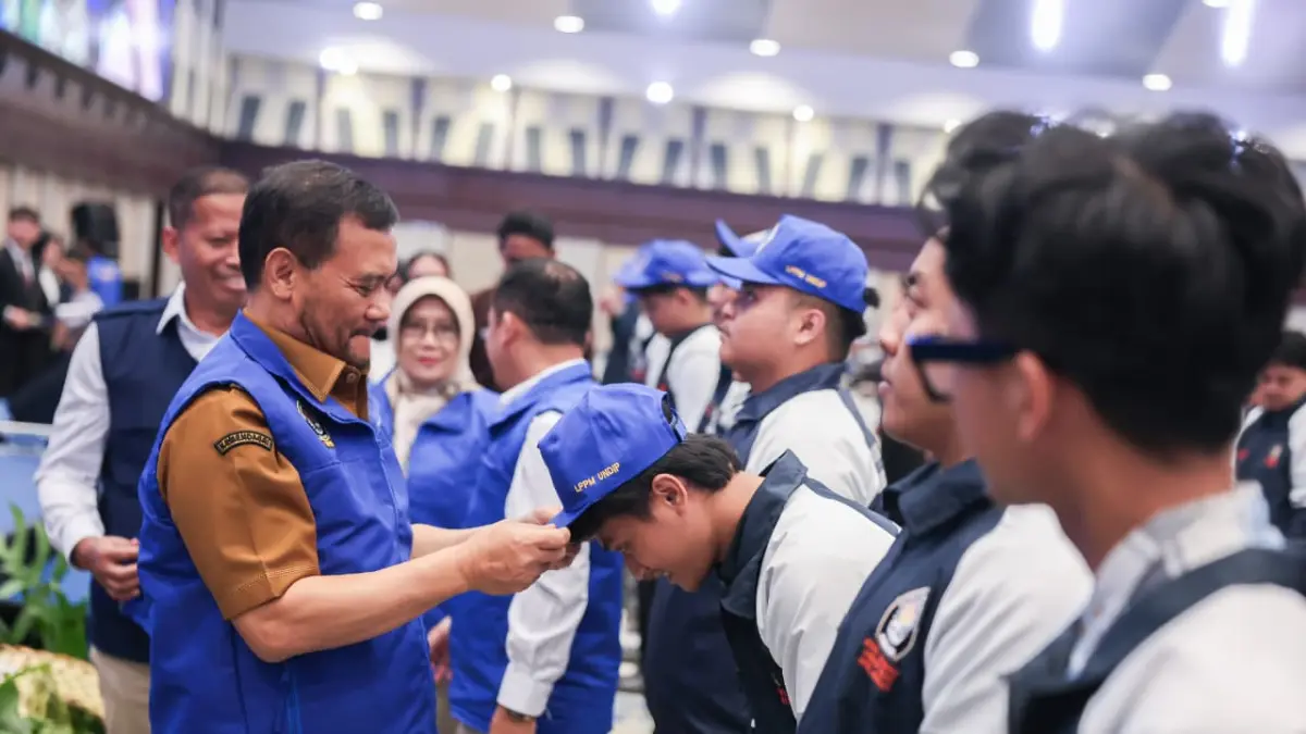 Gubernur Jawa Tengah, Ahmad Luthfi melepas ribuan mahasiswa KKN Tahun 2026 di Gedung Muladi Dome, Semarang, Selasa 7 Juli 2026