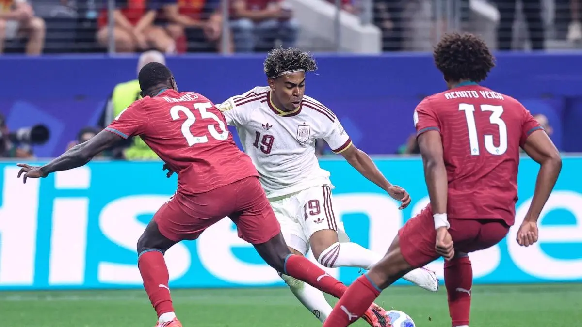 La Furia Roja sukses mengamankan tiket perempat final usai menumbangkan Portugal dengan skor tipis 1-0 melalui gol dramatis Mikel Merino pada masa injury time, Selasa (7/7) dini hari WIB.