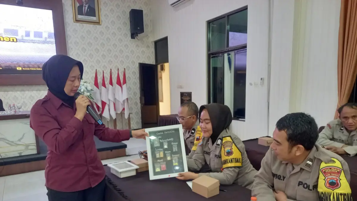 &nbsp;Satreskrim Narkoba Polres Kebumen memberikan pemahaman kepada Bhabinkamtibmas terkait pola peredaran narkoba yang menyasar kelompok pelajar, Selasa, (7/7).(Dokumentasi Polres Kebumen)
