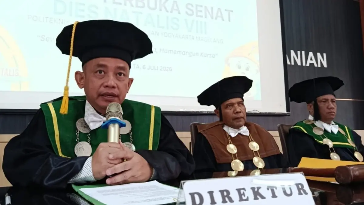 SDM UNGGUL: Direktur Polbangtan Yoma R. Hermawan memimpin sidang senat Dies Natalis VIII Polbangtan Yoma di Kampus Kusumanegara, Umbulharjo, Jogjakarta, Senin (6/7/2026). (ISTIMEWA)