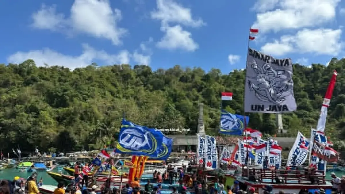 Upacara Petik Laut di Pantai Sadeng Gunungkidul&nbsp;
