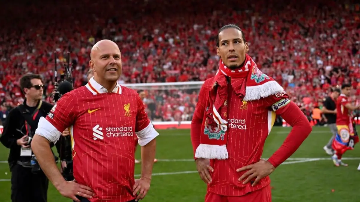 Arne Slot dan Virgil van Dijk saat masih bersama di Liverpool