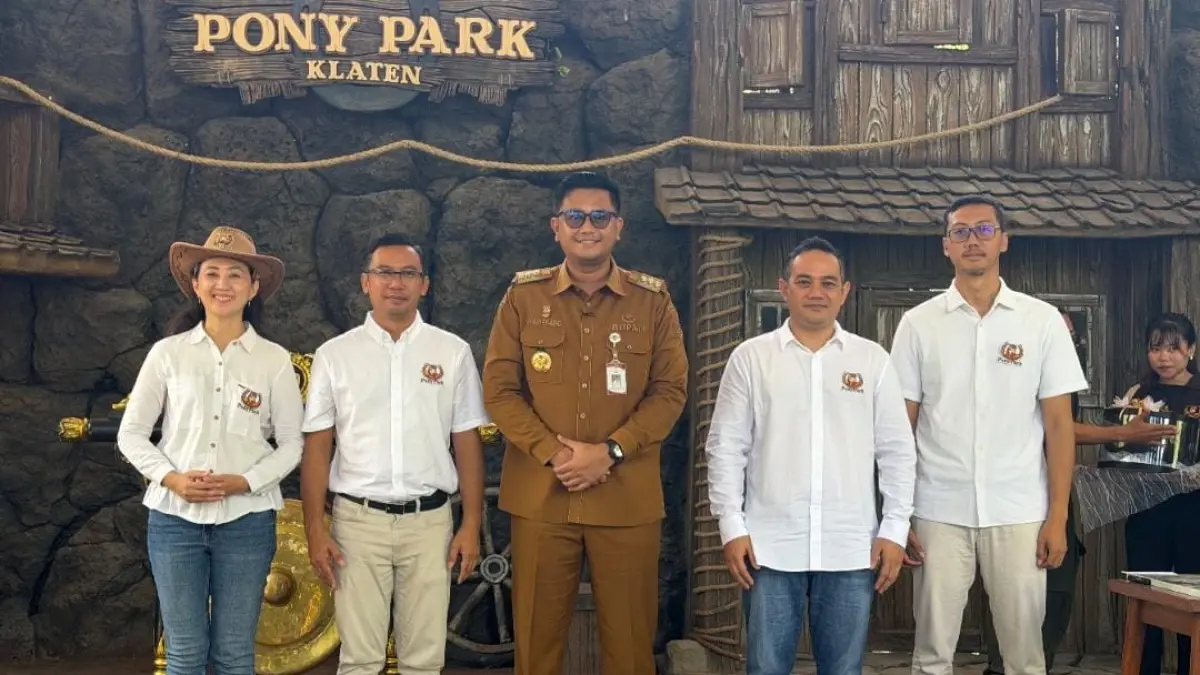 Grand opening Pony Park Klaten dihadiri Bupati Klaten Hamenang Wajar Ismoyo. 