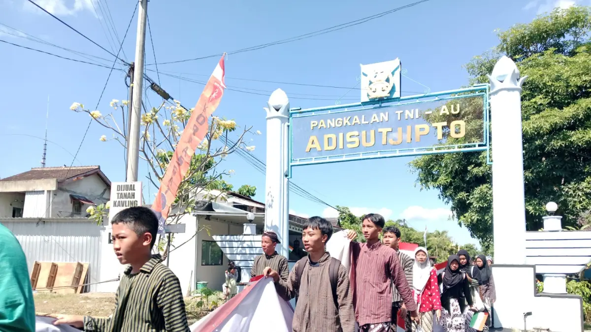 Kedatangan para siswa mengenakan pakaian adat - Delima Purnamasari/Radar Jogja