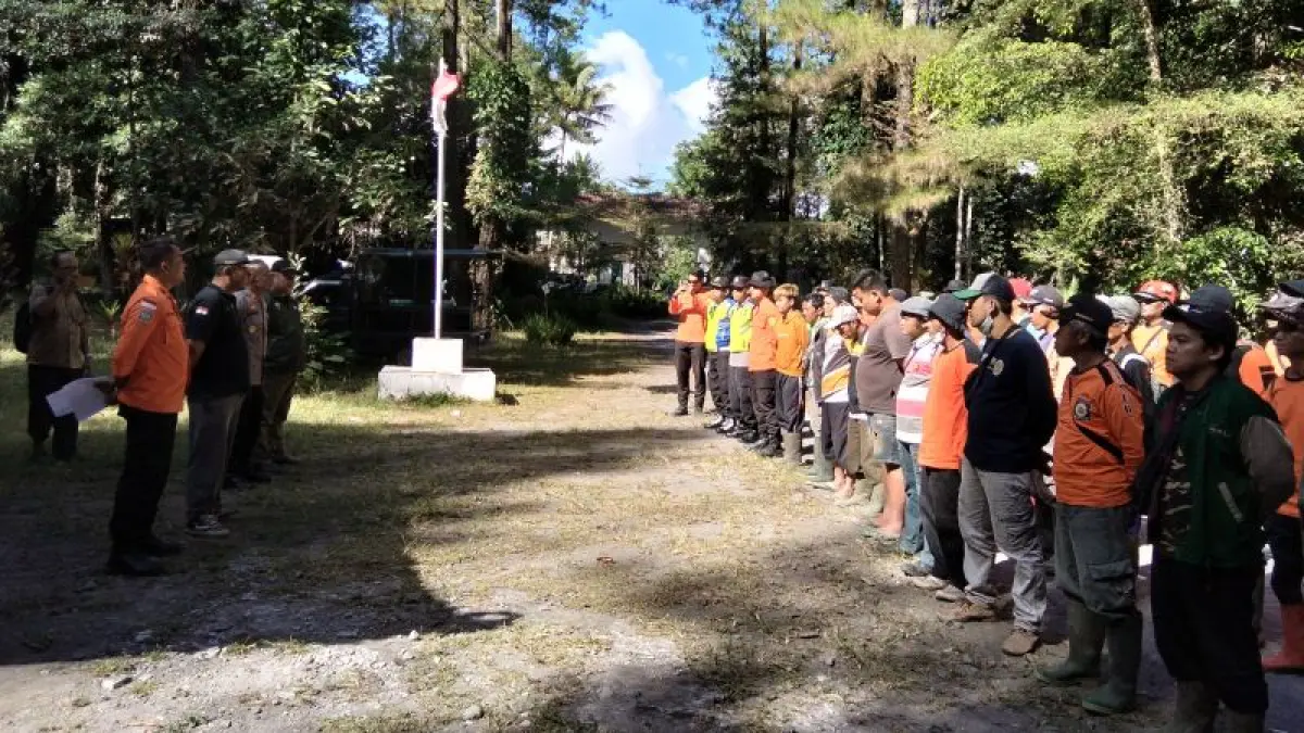 KOORDINASI: Tim SAR gabungan berupaya mencari pemuda yang hilang di lereng Gunung Merapi, Rabu (8/7/2026). (NAILA NIHAYAH/RADAR JOGJA)