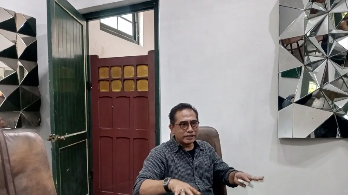 Pimpinan sekaligus salah satu pendiri dodolan.co.id, Hapsoro sedang memberikan keterangan kepada wartawan. Yusuf Bastiar/Radar Jogja