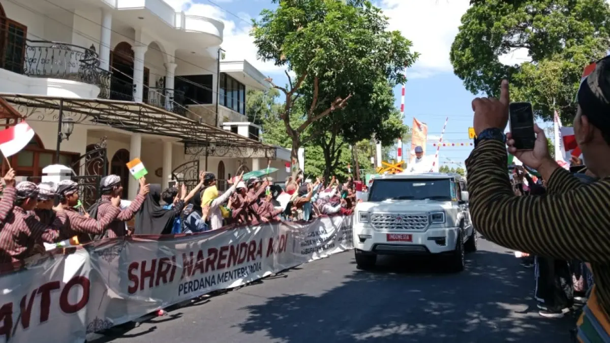 Rombongan Presiden saat disambut para siswa. (Foto: Delima Purnamasari/Radar Jogja)
