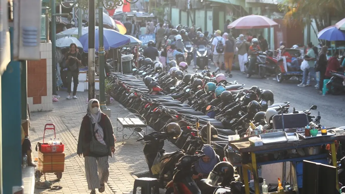 Suasana Jalan Pabringan yang merupakan salah satu jalan sirip di kawasan Malioboro, Kota Jogja, Kamis (9/7/2026). Pemkot Jogja belum memetakan secara terperinci titik-titik yang berpotensi dialihfungsikan menjadi lahan parkir tambahan saat penerapan konsep full pedestrian di Malioboro. Foto: Guntur Aga Tirtana/Radar Jogja.