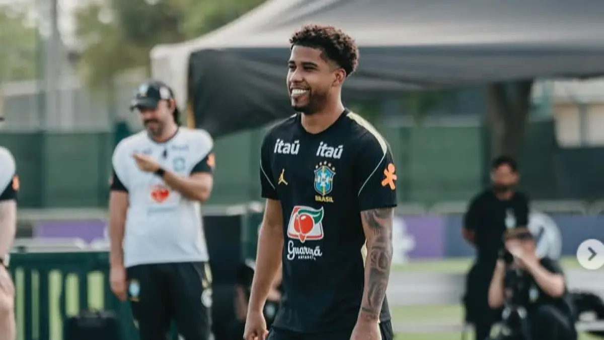 Gelandang Chelsea asal Brasil, Andrey Santos selangkah lagi berseragam Manchester United.