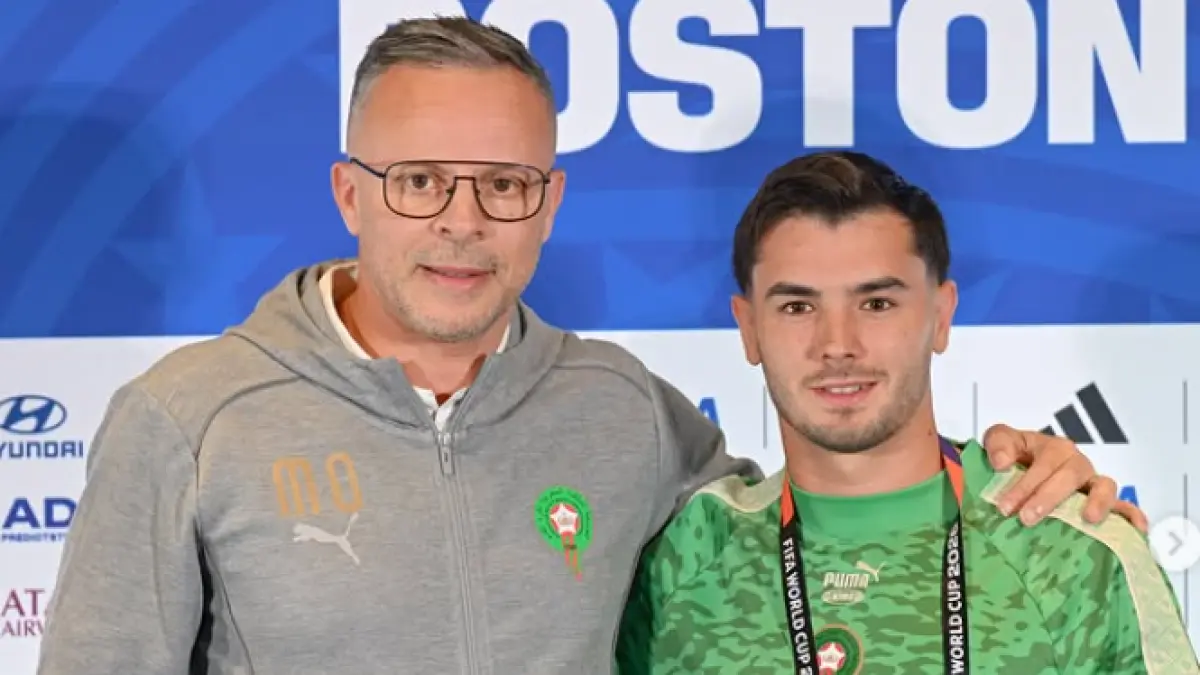 Pelatih Maroko, Mohamed Ouahbi bersama Brahim Diaz dalam sesi pers jelang pertandingan lawan Prancis di perempat final Piala Dunia 2026.