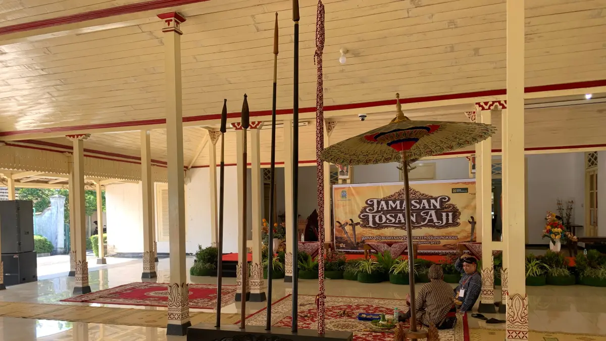 Sejumlah tosan aji&nbsp; setelah dijamas dalam tradisi tahunan yang digelar Pemerintah Kabupaten Gunungkidul di Bangsal Sewokoprojo, Kamis (9/7/2026).

&nbsp;