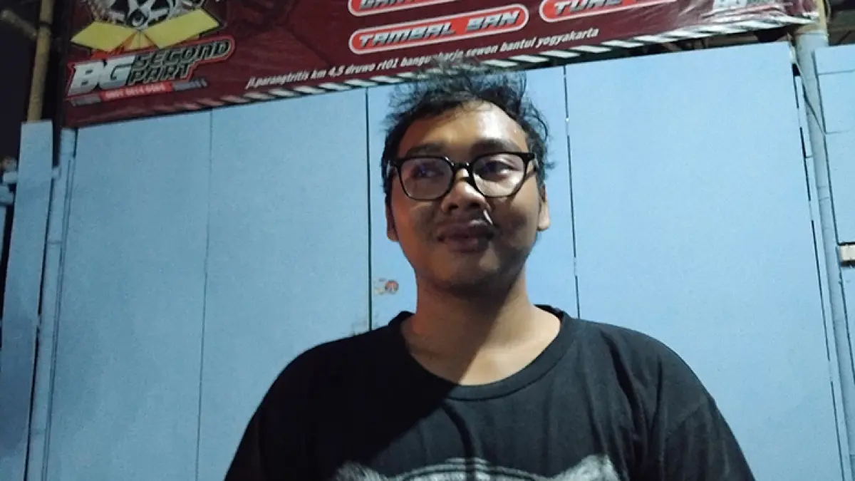 Bagus Satria, Mekanik Bengkel Bagus Motor, Jalan Parangtritis Km 4,5 Bantul. (Foto: Rizky Wahyu/Radar Jogja )
