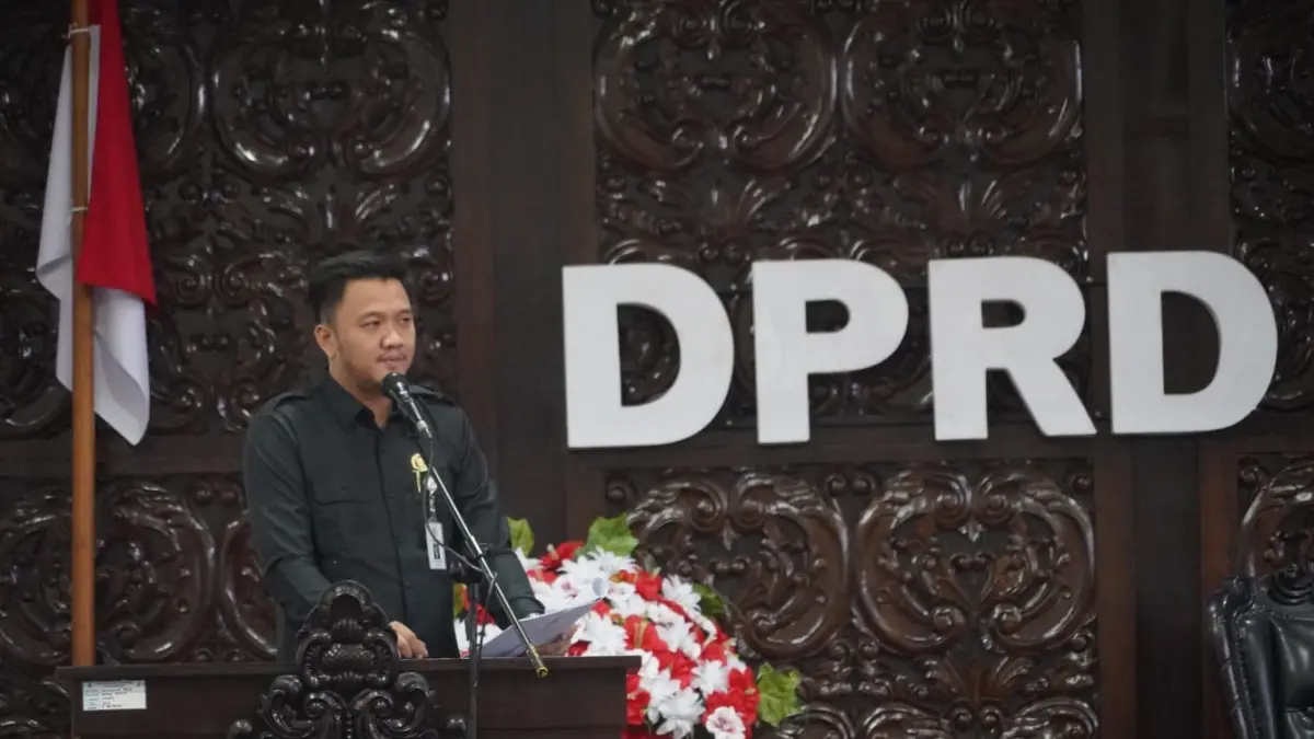 Juru Bicara Badan Anggaran (Banggar) DPRD Agung Nur Wahid meyampaikan laporan Banggar terhadap APBD tahun 2025. (Dokumentasi DPRD Kebumen)
