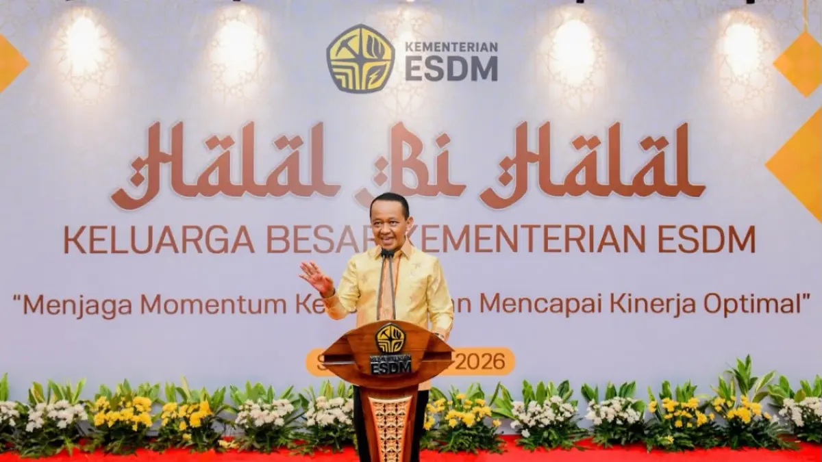 Menteri ESDM Bahlil Lahadalia menyampaikan sambutan saat menghadiri acara Halal Bihalal Keluarga Besar Kementerian ESDM di Jakarta. (Instagram resmi Bahlil Lahadalia)