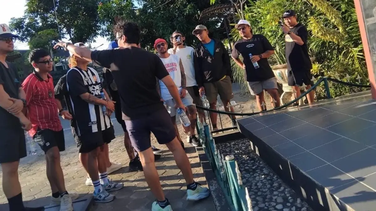 Paksi Raras Alit menjelaskan terkait situs-situs yang ada di Kotabaru. (Foto: Rizky Wahyu / Radar Jogja)&nbsp;