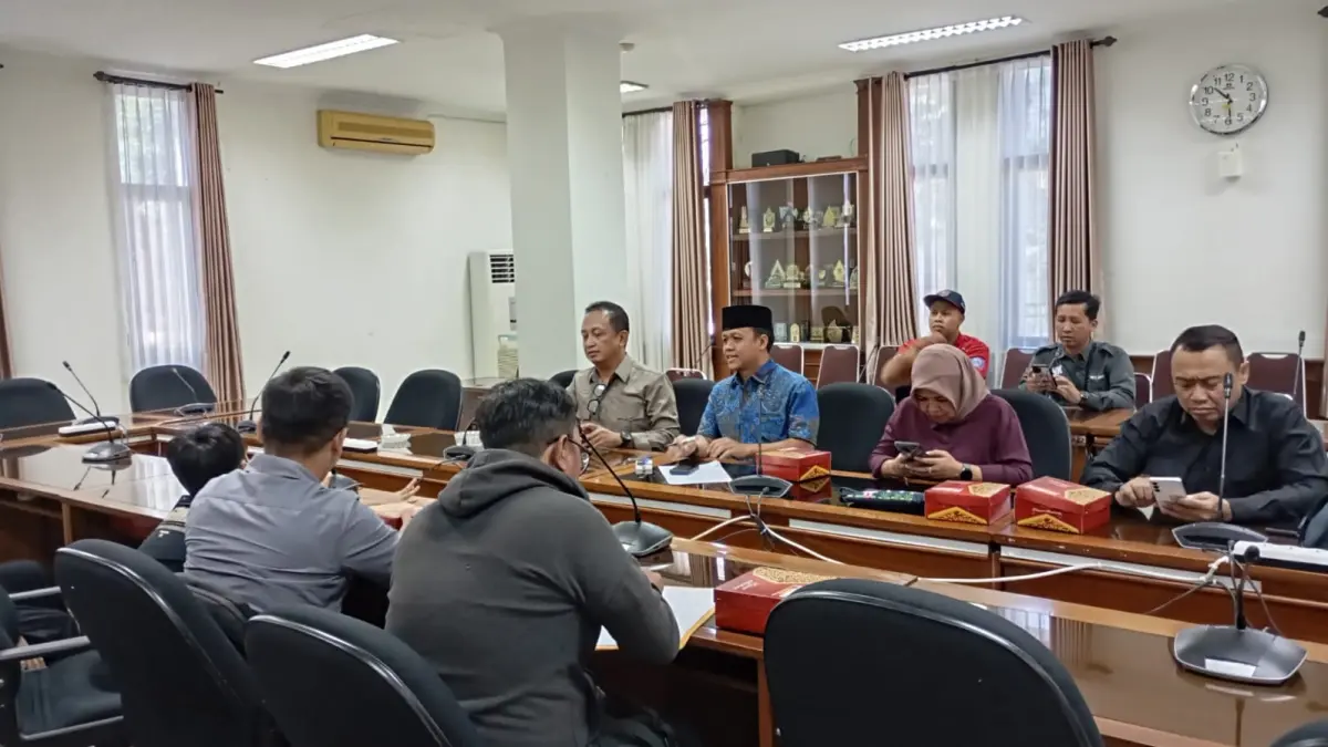 Perwakilan keluarga korban didampingi kuasa hukumnya saat melakukan audiensi di Kantor DPRD Kota Jogja, Jumat (10/7/2026). (Foto: Iwan Nurwanto/Radar Jogja)&nbsp;