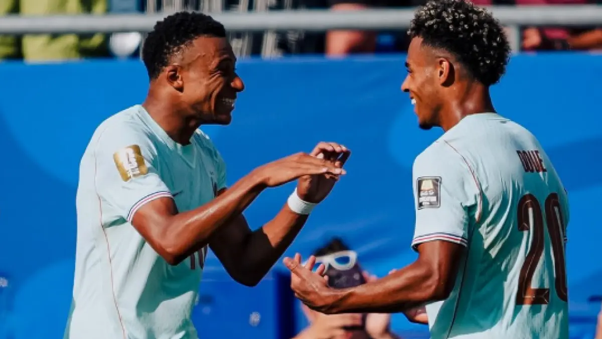 Selebrasi Kylian Mbappe bersama Desire Doue dalam kemenangan atas Maroko dan amankan tiket semifinal Piala Dunia 2026 pada Jumat (10/7) dini hari.