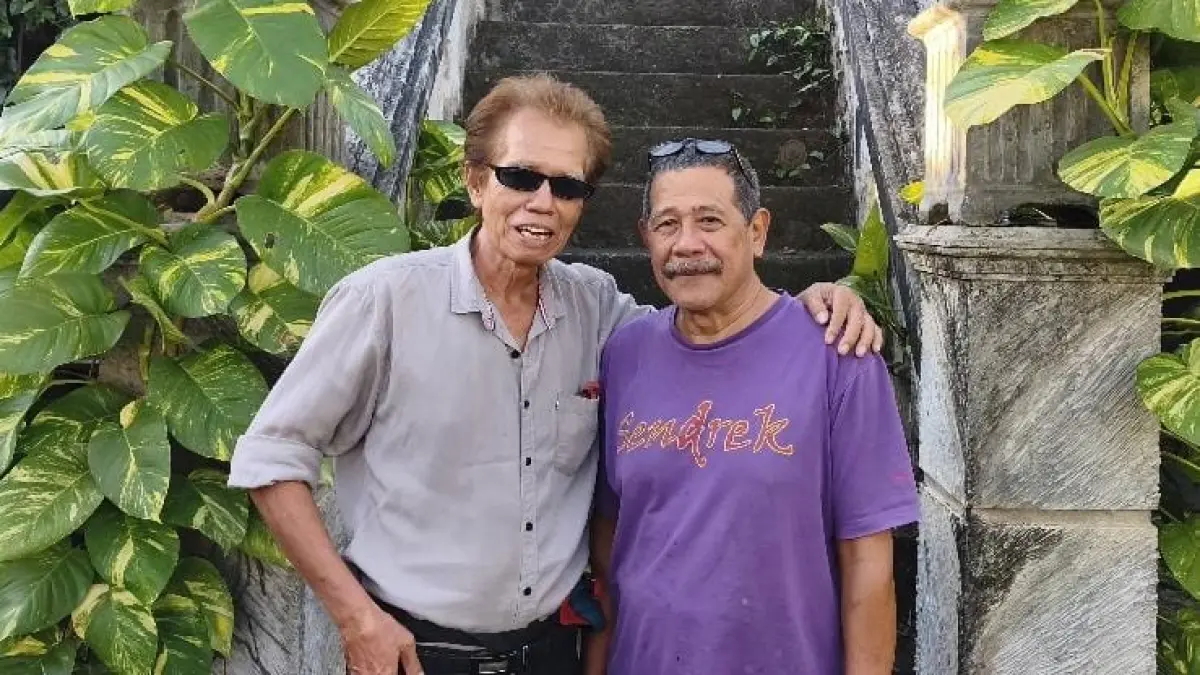 Kolega mendiang Noor Wa, Agus Leyloor dan Heru Pras . (Foto: Fahmi Fahriza/Radar Jogja)&nbsp;