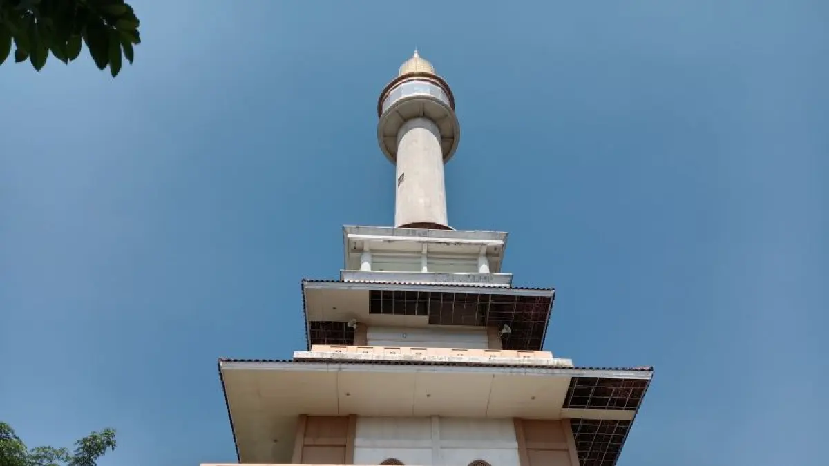 Eternit Menara Masnid Agung yang rontok. (Delima&nbsp;Purnamasari/Radar Jogja)