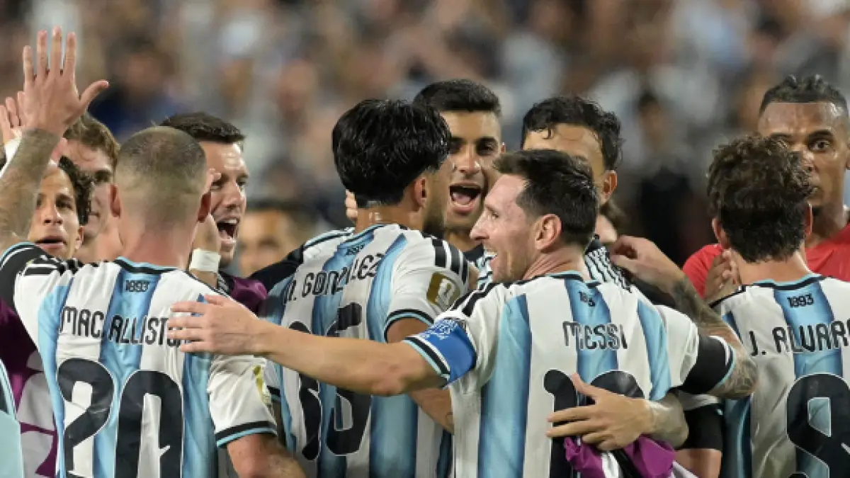 Para pemain Argentina rayakan kemenangan atas Swiss untuk meraih tiket semifinal Piala Dunia 2026.