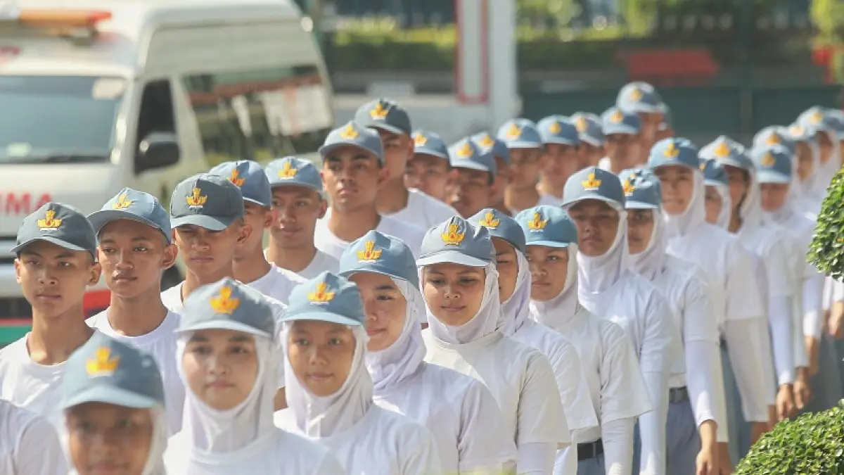 BERBARIS RAPI: Calon Paskibraka Kota Jogja mengikuti pemusatan pelatihan di kompleks Balai Kota Jogja, Senin (13/7/2026). FOTO: GUNTUR AGA TIRTANA/RADAR JOGJA