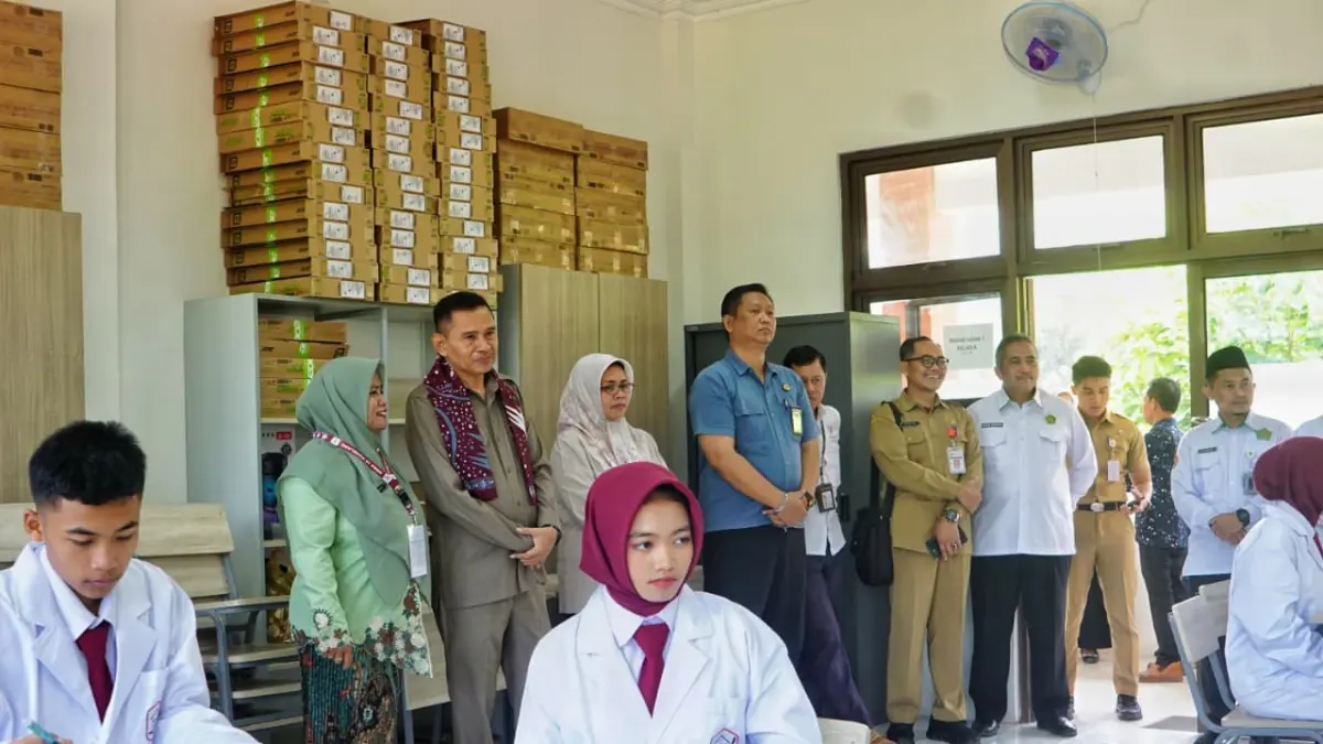Ketua DPRD Kabupaten Magelang saat menghadiri open house di SRMA 15 Magelang, Selasa (14/7).
