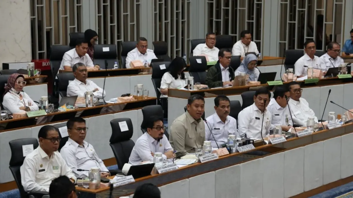 APRESIASI: Jajaran Kementerian Pertanian saat rapat rapat kerja Komisi IV DPR RI di Jakarta, Rabu (15/7), membahas laporan keuangan Kementerian Pertanian tahun anggaran 2025 serta rencana kerja dan anggaran Kementerian Pertanian 2027.