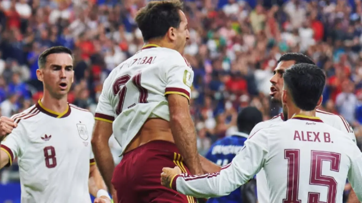 Selebrasi para pemain Spanyol rayakan gol Mikel Oyarzabal dalam kemenangan atas Prancis untuk memastikan tiket final Piala Dunia 2026.