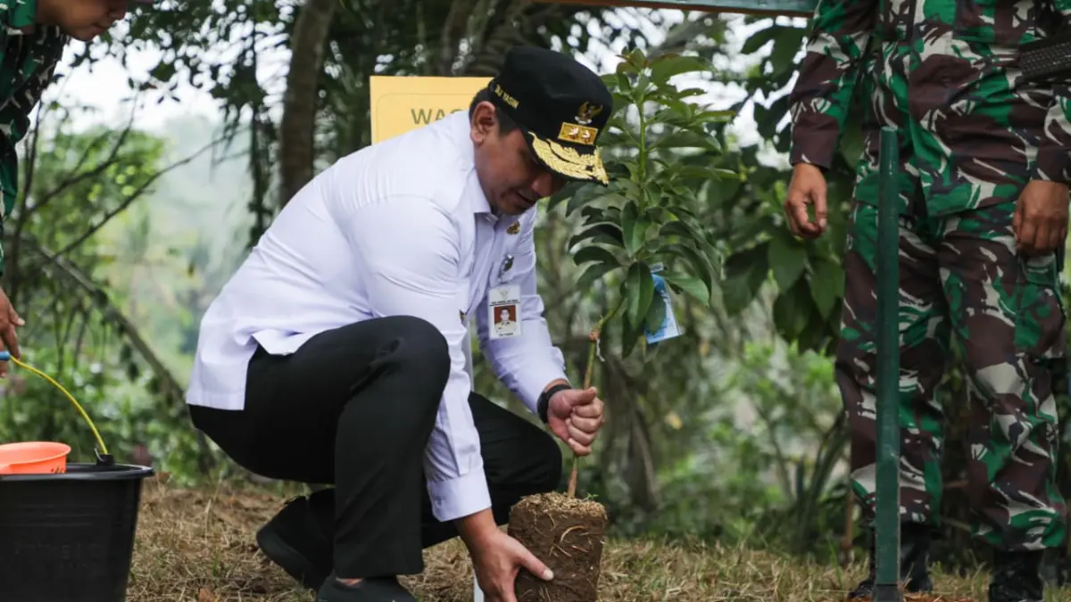 Wakil Gubernur Jawa Tengah Taj Yasin Maimoen pada kegiatan TMMD