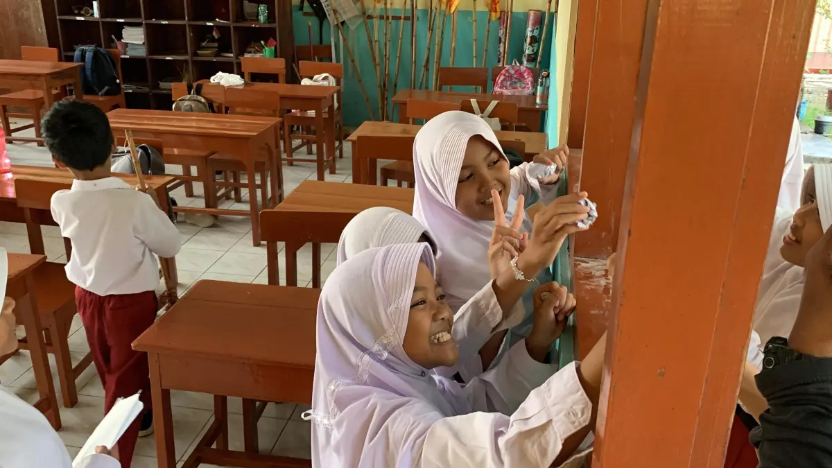 IDENTITAS: Papan nama SDN Pendem yang tak mendapatkan satu murid pada SPMB 2026. (ANOM BAGASKORO/RADAR JOGJA)