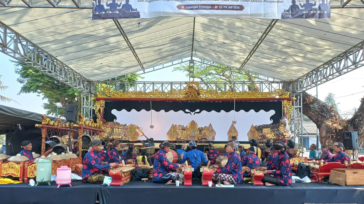 TAMPIL: Peserta Festival Dalang Anak sedang menunjukan kemampuannya menjadi dalang di Lapangan Trirenggo, Kamis (16/7/2026). Dokumentasi Disbud Bantul
