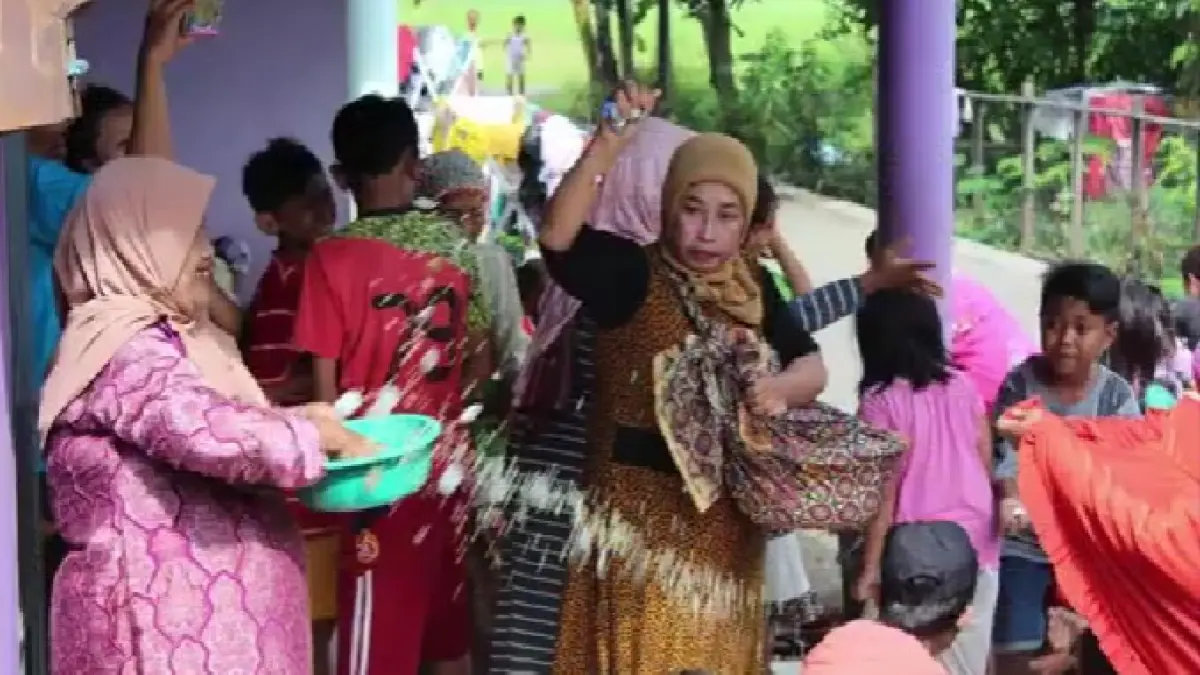 Tradisi udik-udik.
