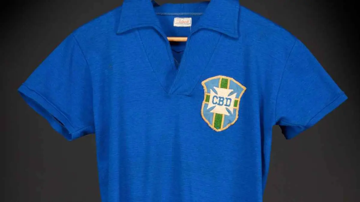 Jersey final Piala Dunia 1986 milik Pele terjual dengan harga fantastis.
