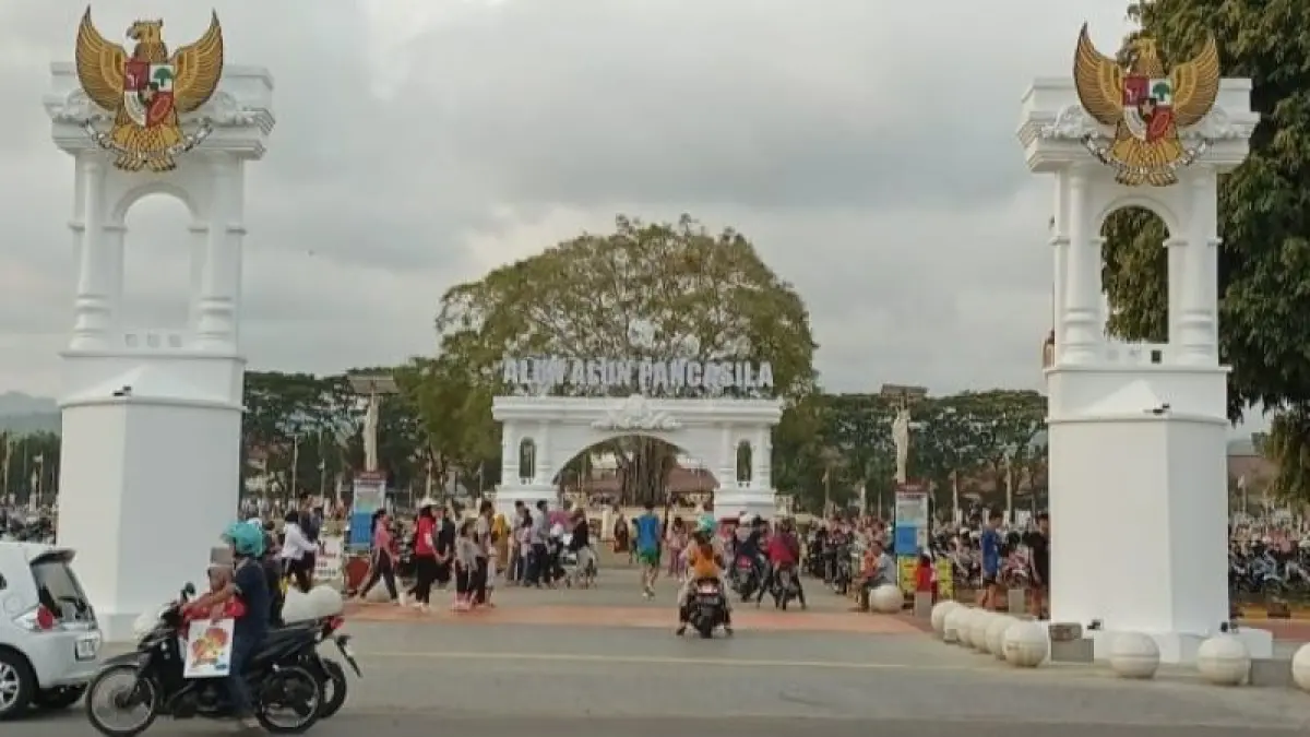 Ikon gapura Alun-Alun Pancasila yang berada di sisi selatan, tepatnya di Jalan Merdeka. (M Hafied/Radar Jogja)


